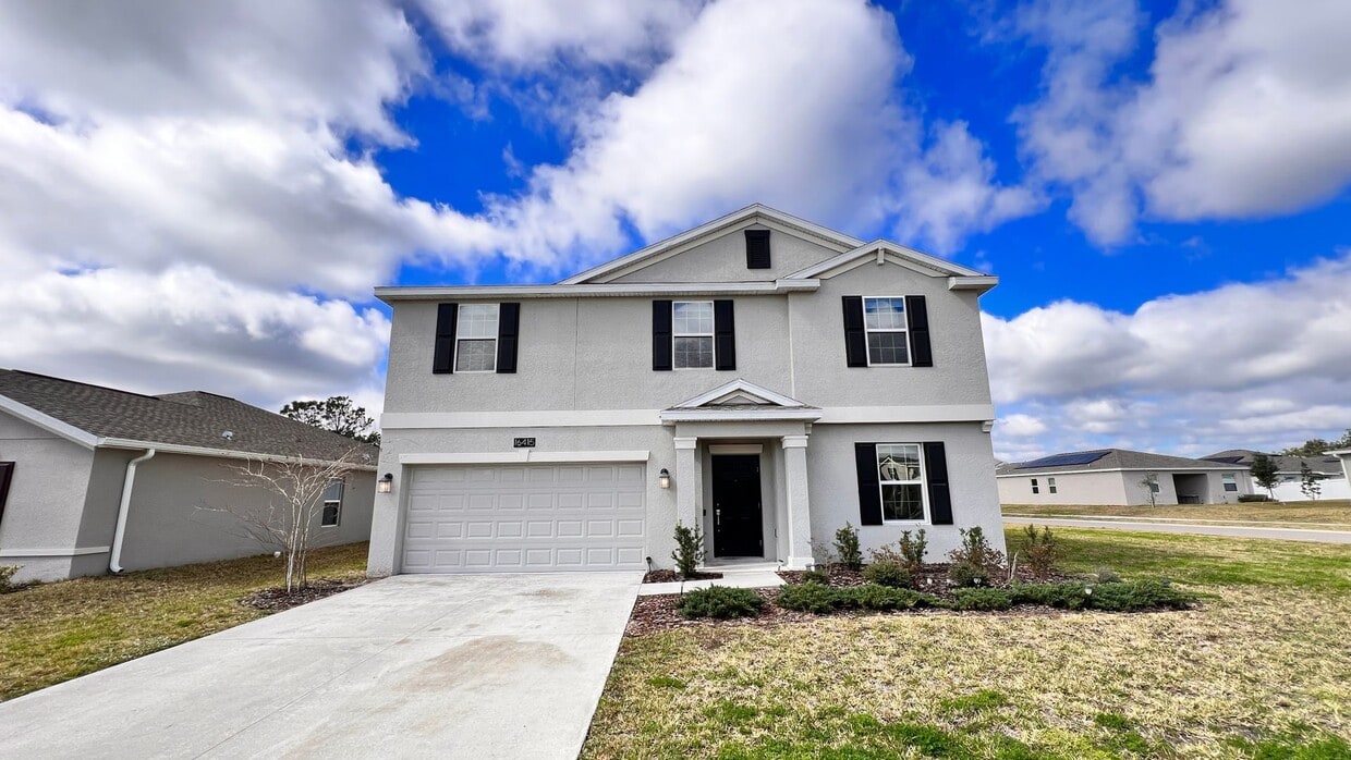 Primary Photo - Elegant & Spacious 4-Bedroom Home with Bon...