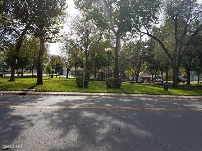 Foto del edificio - 2 br, 1 bath Apartment - 220 Main st