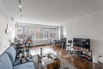 Building Photo - 155 E 34th St