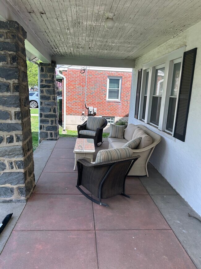 Shared Porch - 111 Brookline Blvd