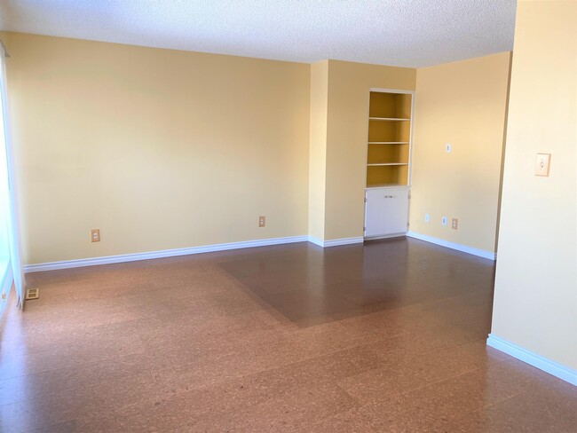 Building Photo - 501-501 Youville Dr E Northwest