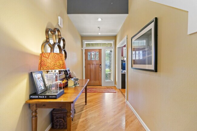 Foto del edificio - Beautiful, 5-Bedroom, Spacious, Damascus Home with Incredible Views