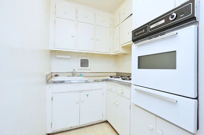 Foto del edificio - Perfect 1 Bedroom 1 Bathroom  Available