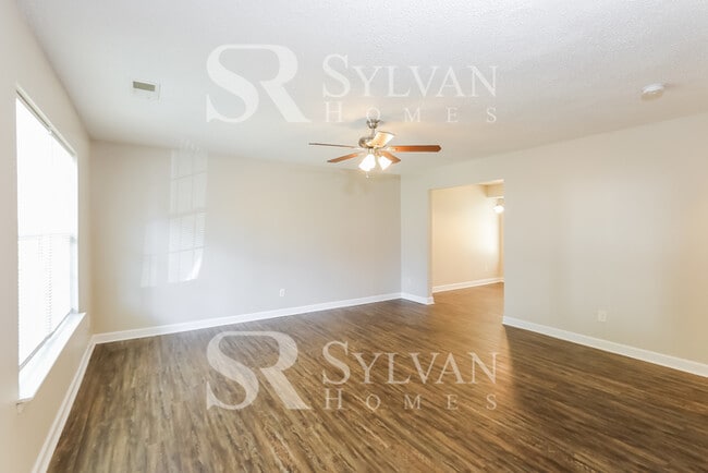 Building Photo - Come view this charming home