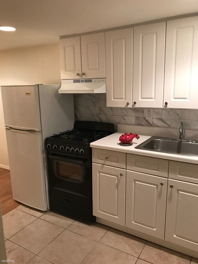 Primary Photo - 23 E 18th St