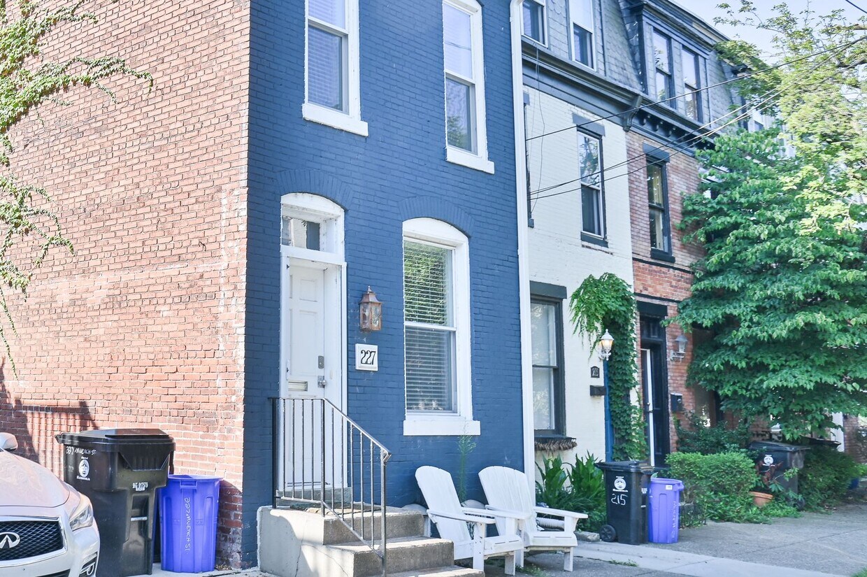 Primary Photo - Amazing Open Concept 2 Bedroom on Muench