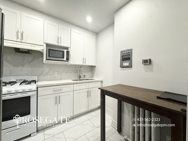 Building Photo - 2-Bedroom Apartment in Toronto with All Utilities Included & Ensuite Laundry