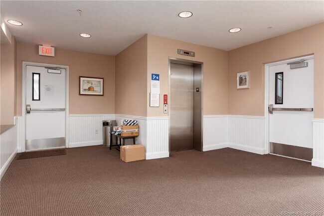 Foto del edificio - 4 Daskams Ln