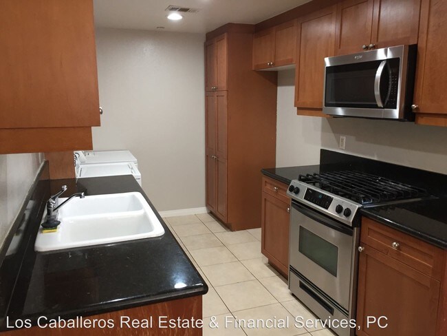 Foto del edificio - 17230 Newhope St