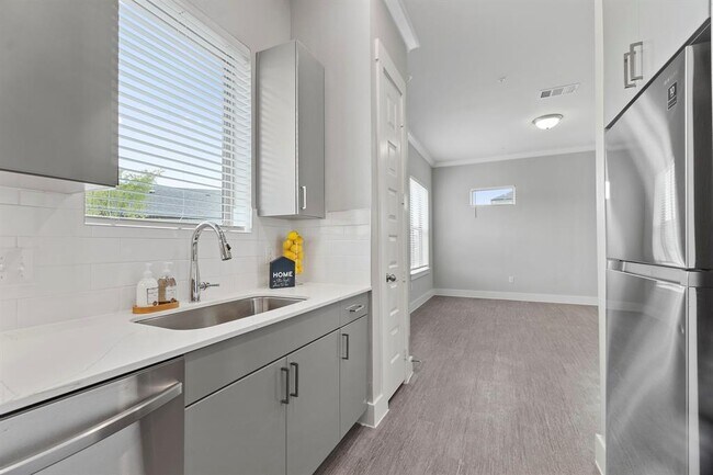 Foto del edificio - 476 Suffield Dr