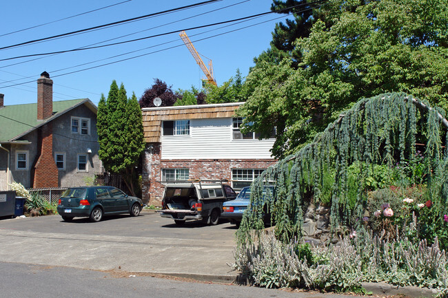 Building Photo - Ash Street Apartments