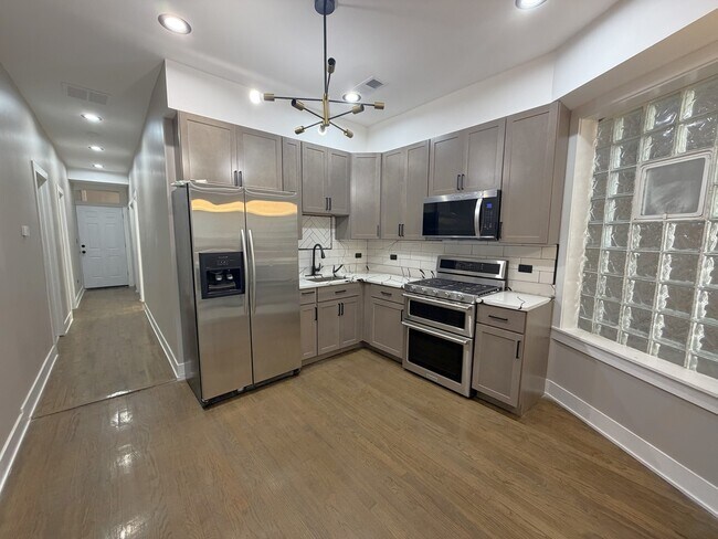Foto del edificio - 1911 S Ridgeway Ave
