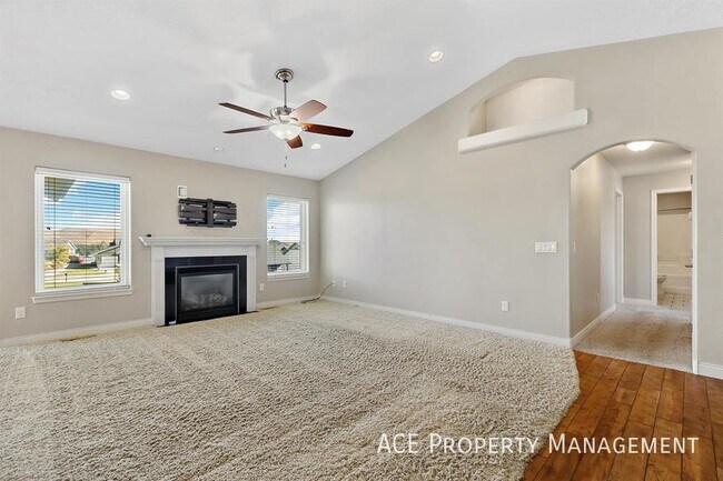 Foto del edificio - 4904 Misty Woods Lane