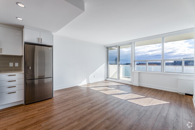 1BR, 1BA - 600SF - Dining/Living Room - The Kingsview