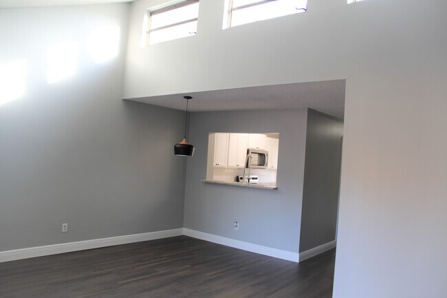 Foto del edificio - 2481 Harbour Way