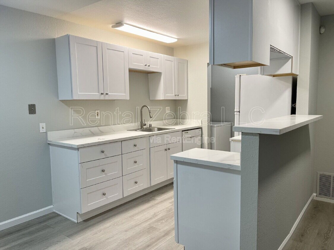 Primary Photo - 8201 Camino Colegio