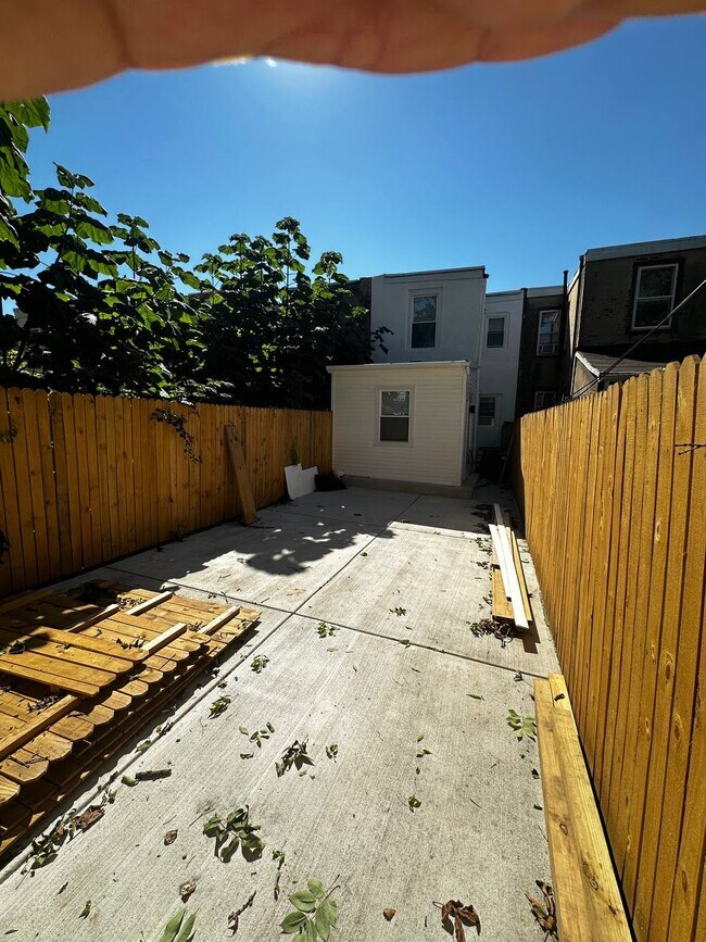 Foto del edificio - 1229 W Somerset St