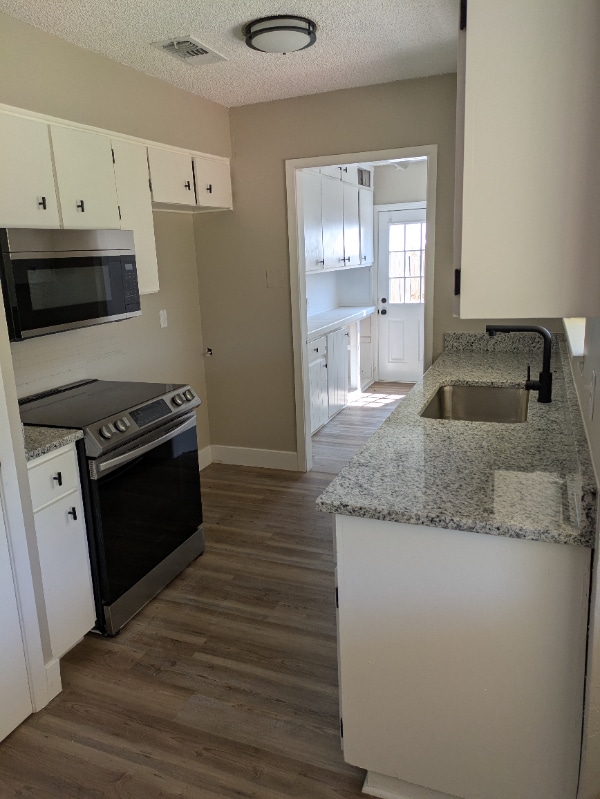 Foto del edificio - 205 Nell Deane Blvd