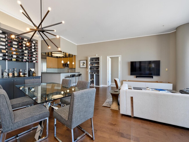 Building Photo - 420 E Waterside Dr