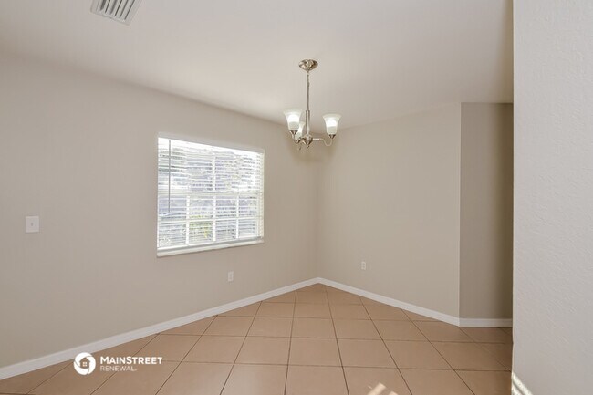 Building Photo - 920 18th Ave Dr W