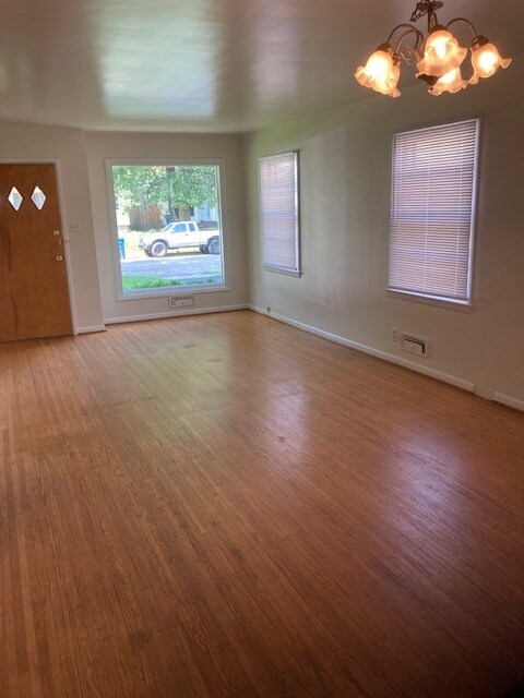 Foto del edificio - 6151 Rosslyn Ave