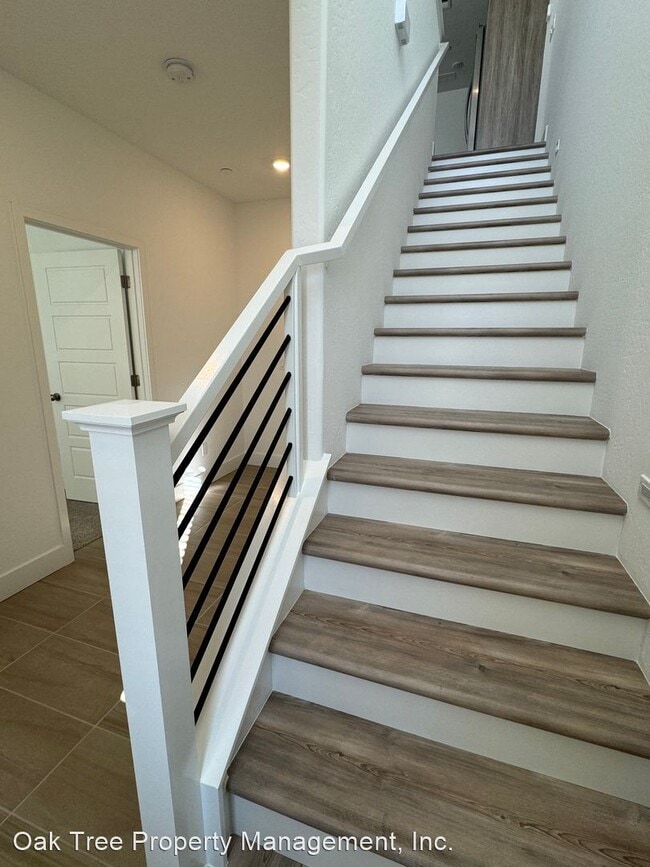 Foto del edificio - 3 br, 2 bath House - 572 W. Balsam Lane