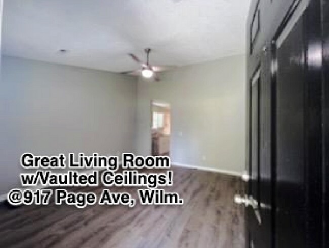 Foto del edificio - Sleek and Stylish Renovated 3 Bedroom, 2 full bath cottage home in Mid-town! Only $1750/mo.!!