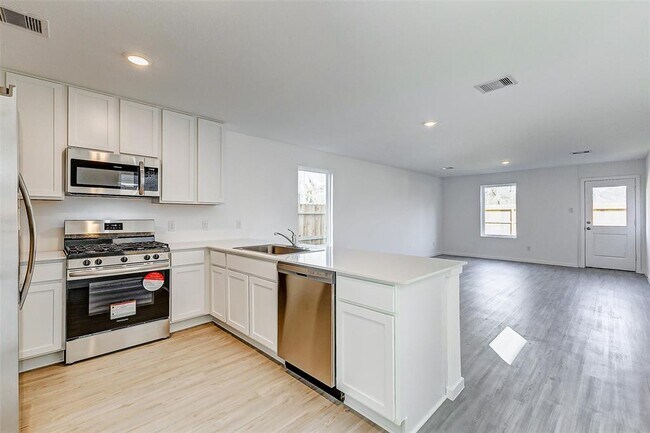 Building Photo - 21401 Carosella Dr