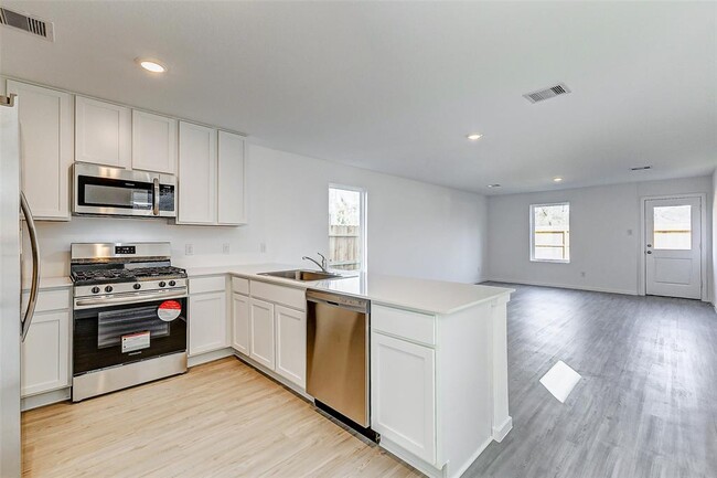 Building Photo - 21555 Carosella Dr