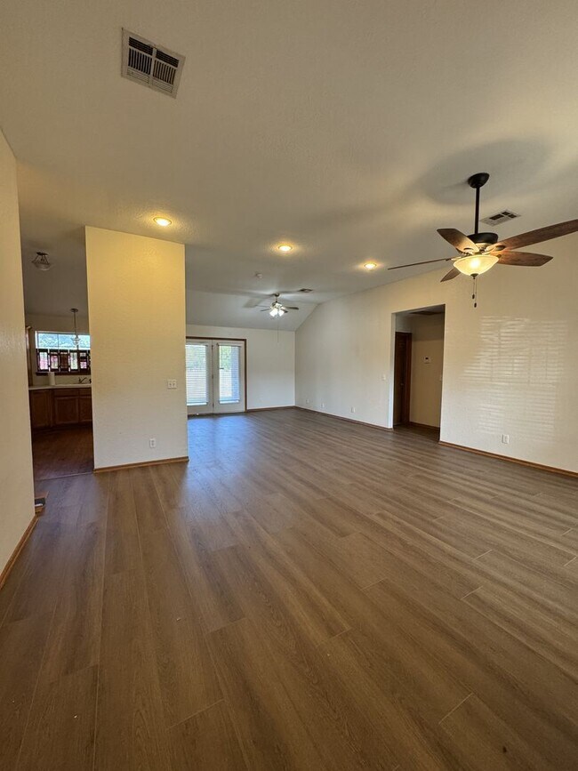 Foto del edificio - (3) Bed/(2) Bath in NE Norman w/ Safe Room!
