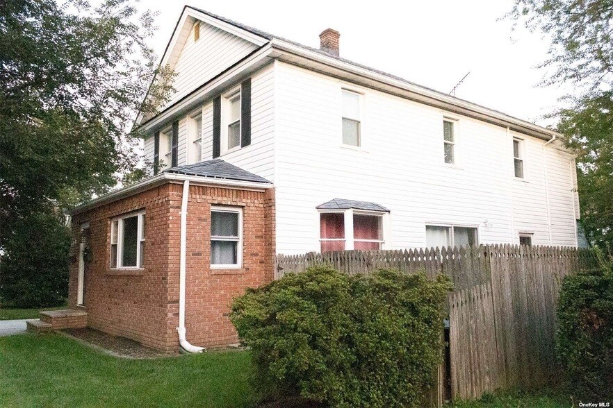 Primary Photo - 119 Sheridan Ave