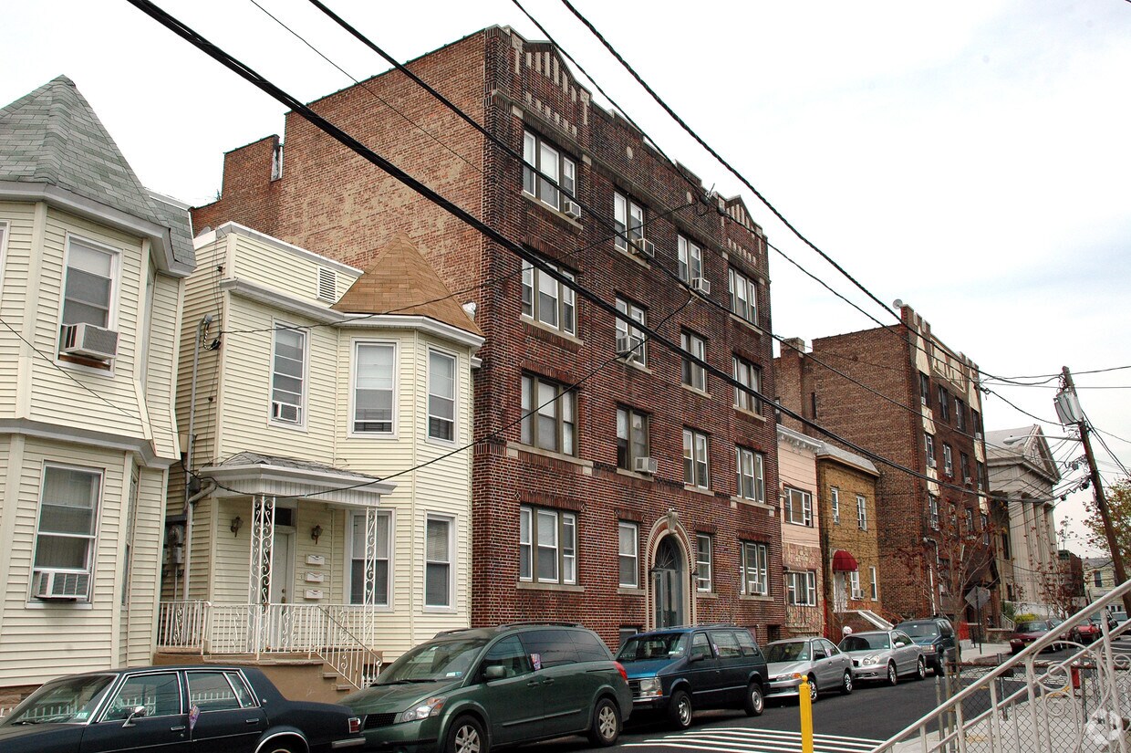 Foto del edificio - 4521 Cottage Pl
