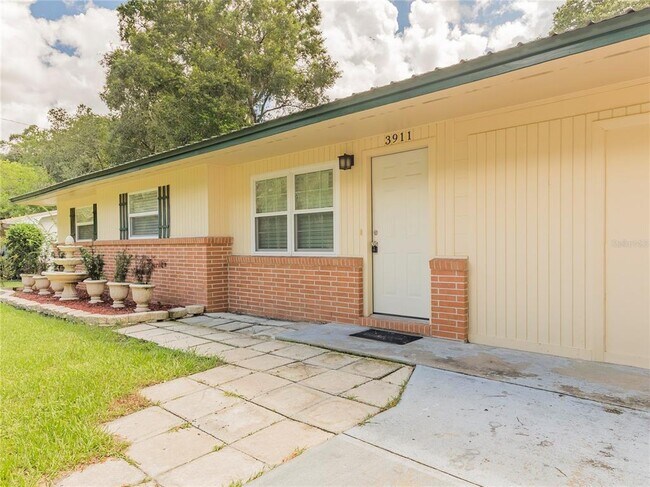 Building Photo - 3911 NW 19th Terrace