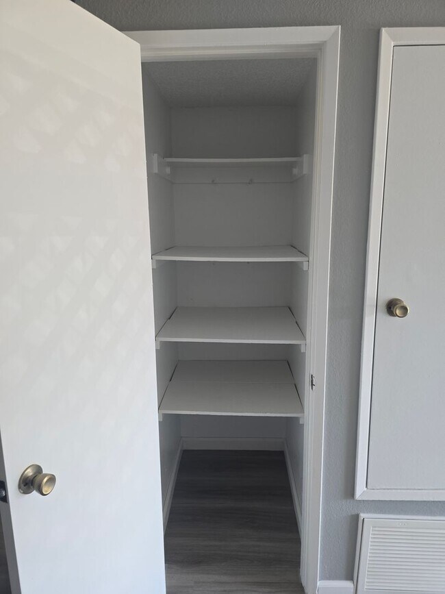 Foto del edificio - Large 1 Bed 1 Bath Condo