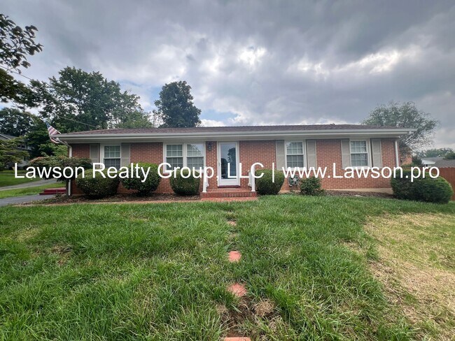 Foto del edificio - Nice, Three Bedroom Brick Ranch in City of...