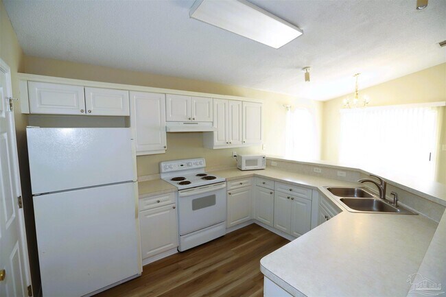Foto del edificio - 4100 Spinnaker Pl