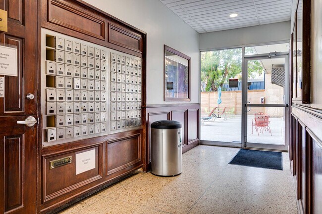 Foto del edificio - DOWNTOWN MID RISE - 1BD/1BA -  ALL BILLS PAID - GATED - RESERVED PARKING - $1395