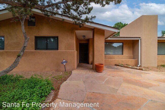 Building Photo - 3 br, 3.5 bath House - 1366 Don Gaspar