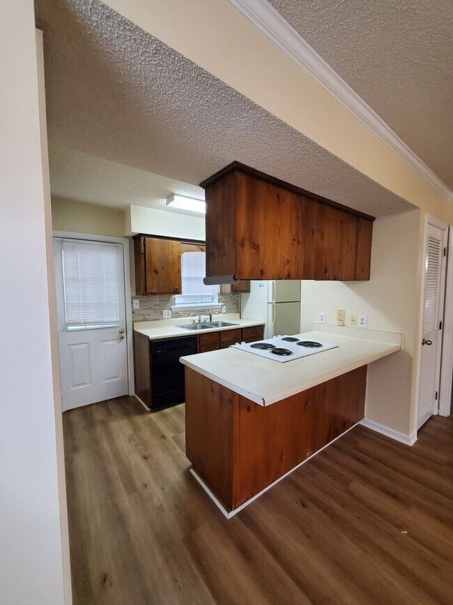 Foto del edificio - Charming Retreat with Wood Burning Fireplace: Your Ideal Rental Home Awaits!