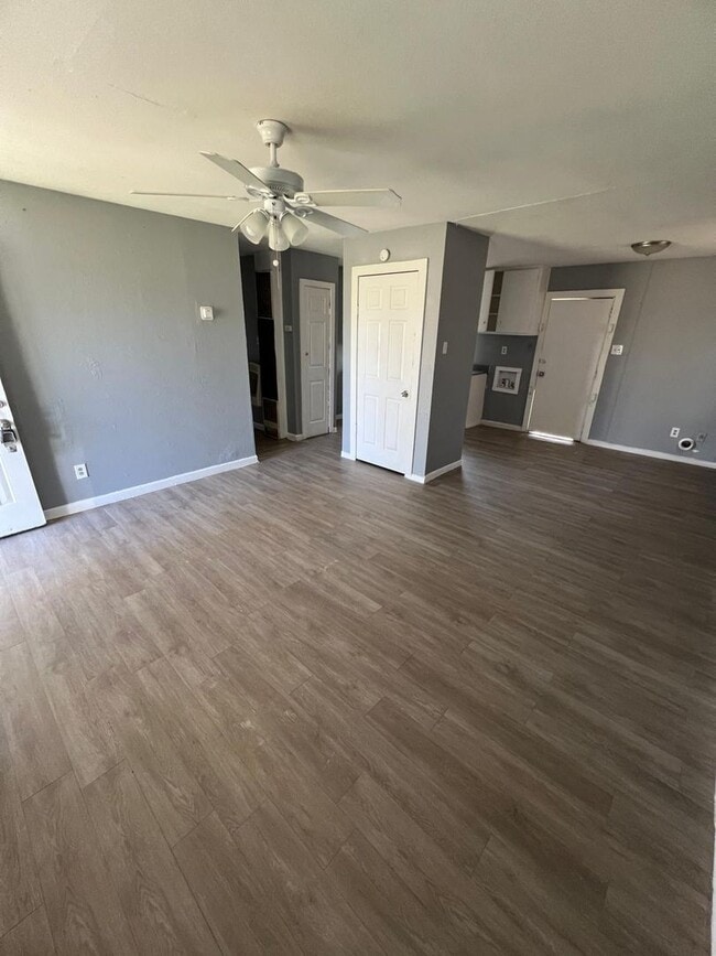 Building Photo - $0 First Month's Rent / $0 Deposit at Move-in