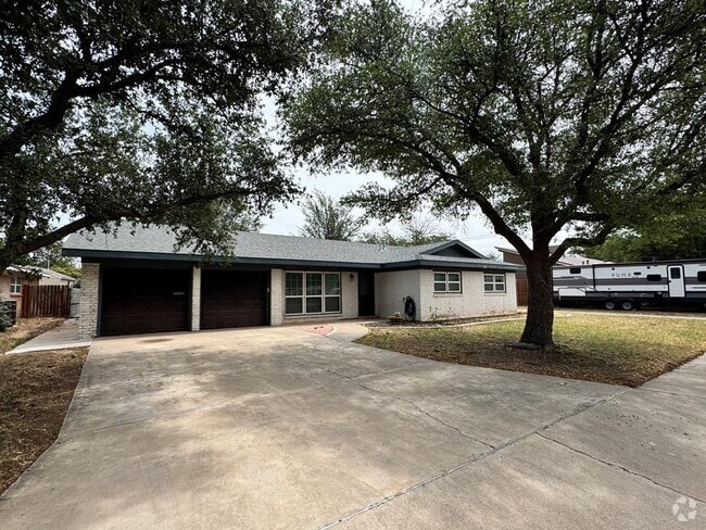 Building Photo - 2110 Westbrook Ave