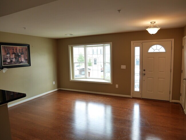 Building Photo - Spacious Townhome- Eldersburg, MD