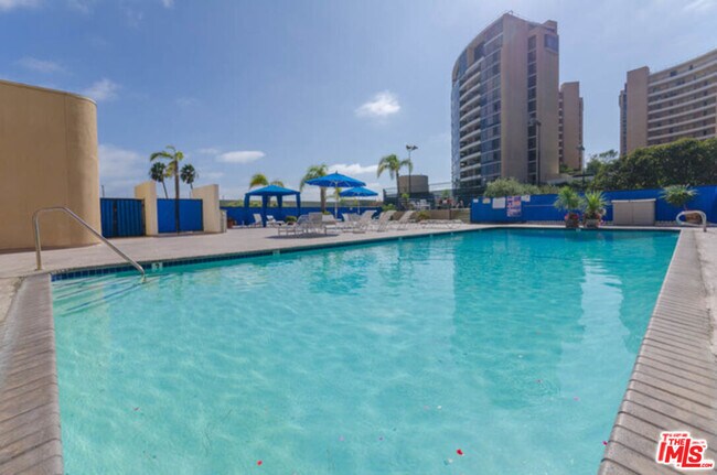 Building Photo - 4314 Marina City Dr