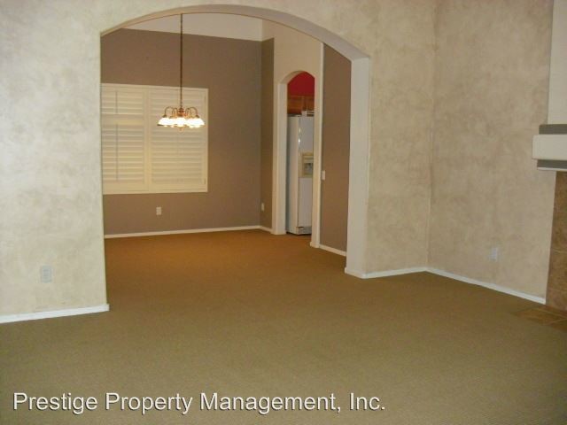 Foto del edificio - 10036 N Blue Crossing Way