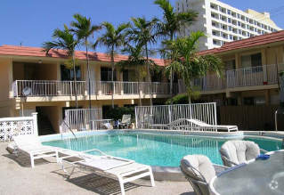 Edificio con piscina - 1301 N Ocean Blvd