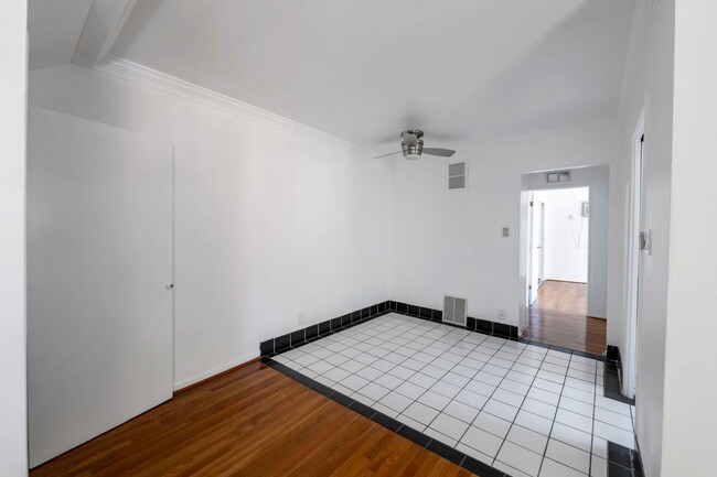 Foto del edificio - 1008 N Stanley Ave