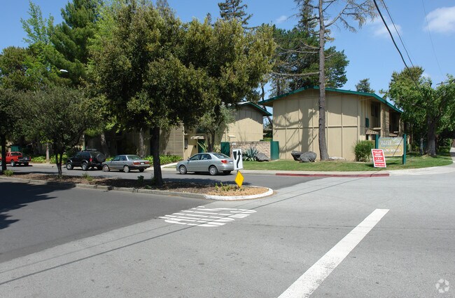 Building Photo - Valley Oaks Apartments