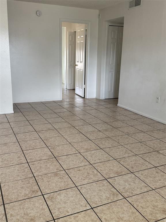 Foto del edificio - 828 Sky Lake Cir