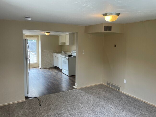 Building Photo - 755 Lathrop Street, Unit REAR