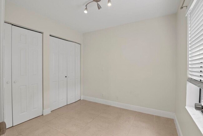 Building Photo - 3750 Village Dr